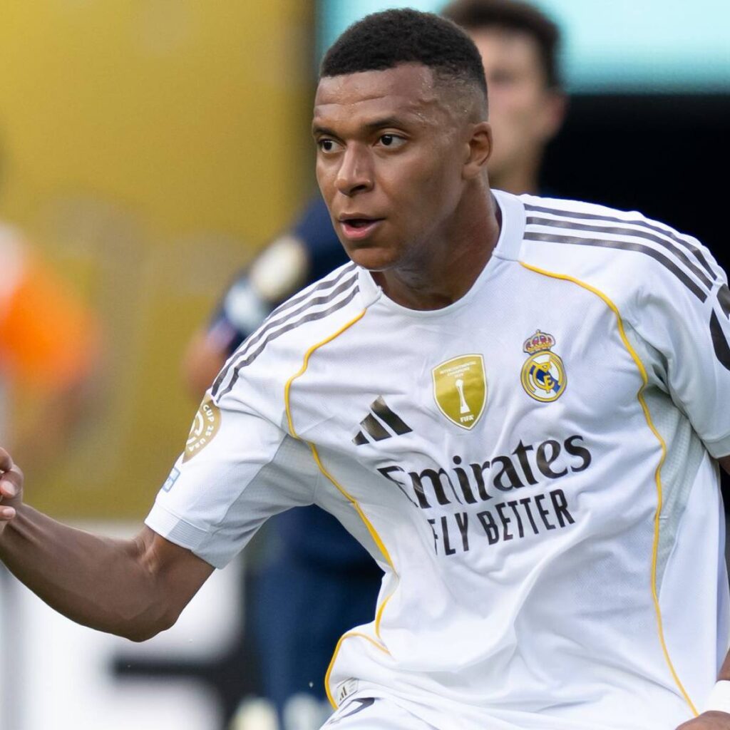 découvrez comment kylian mbappé alerte sur les risques de dépression liés aux réseaux sociaux et partage son appel à la vigilance pour protéger la santé mentale des jeunes.