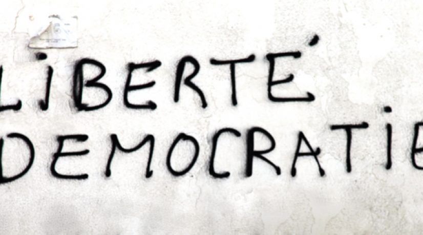 découvrez comment les réseaux sociaux influencent la démocratie, leur rôle dans la diffusion de l'information, la participation citoyenne et les défis qu'ils posent à la vie démocratique moderne.