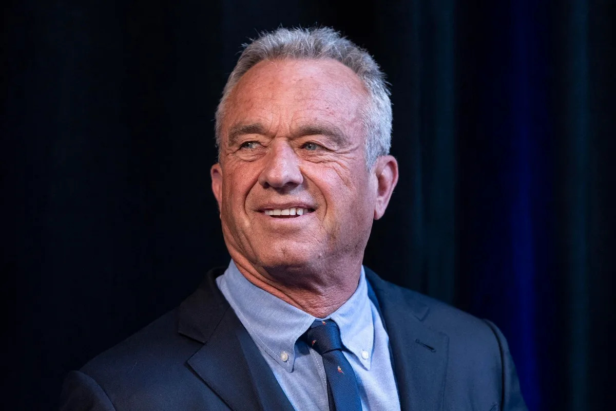 découvrez l'histoire inspirante du petit-fils de kennedy qui se présente comme candidat au congrès, alliant héritage politique et engagement pour l'avenir.