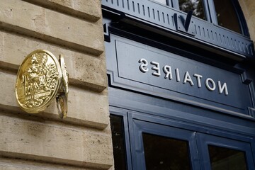 découvrez comment trouver un emploi de notaire rapidement grâce à nos conseils pratiques et opportunités ciblées dans le secteur notarial.