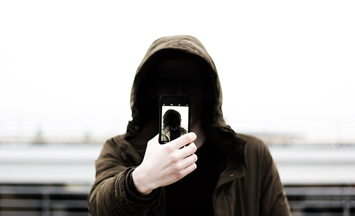 découvrez l'impact d'une heure quotidienne passée sur les réseaux sociaux chez l'adolescent, analysant ses effets sur le bien-être, les relations sociales et la santé mentale.